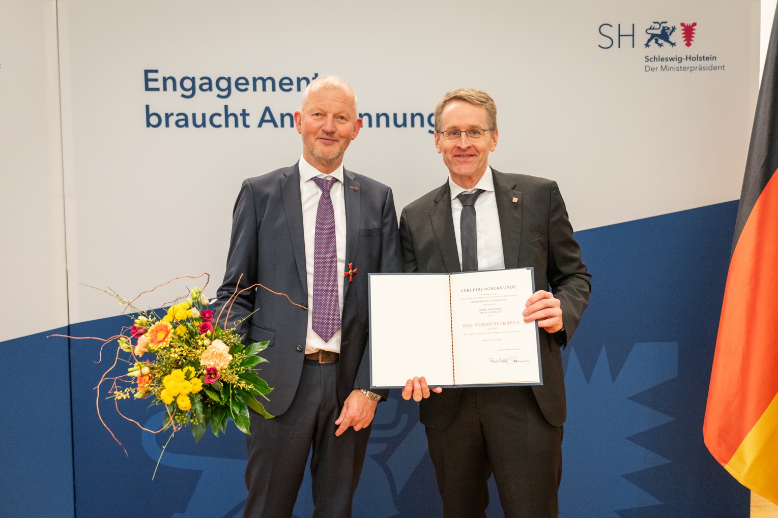 Prof. Dr. Olaf Köller with Daniel Günther, Minister-President of Schlwesig-Holstein. Image/copyright: Frank Peter