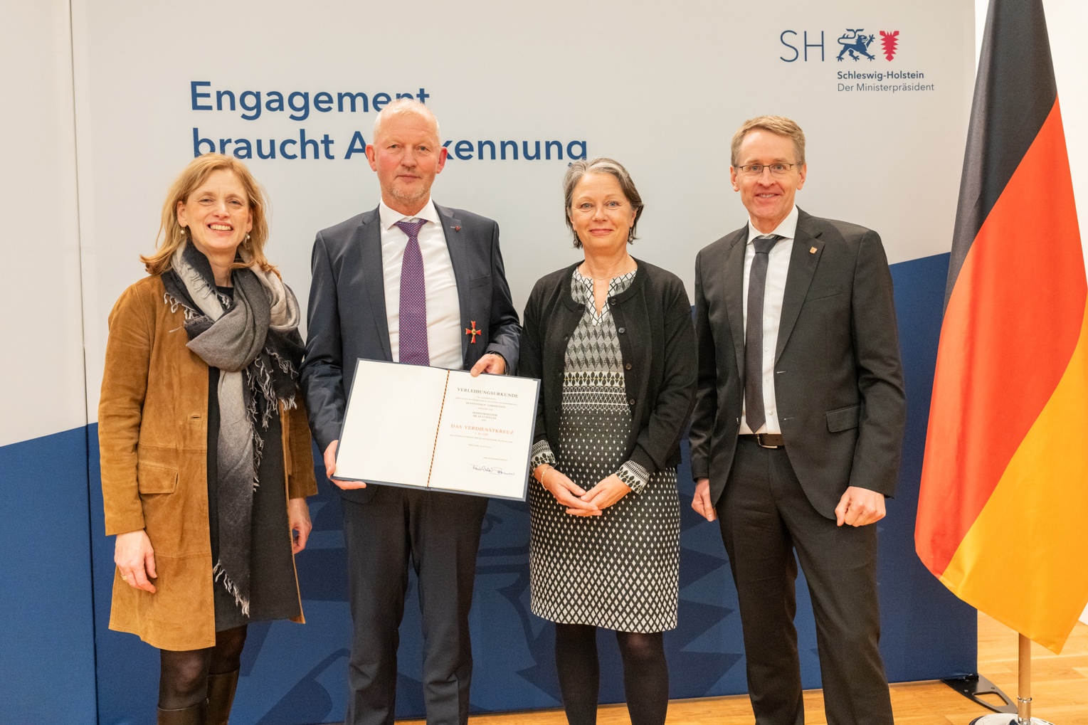 Pictured (from left): Schleswig-Holstein’s Minister of Education Karin Prien, Prof. Dr. Olaf Köller, Dr. Michaela Köller, and Minister-President Daniel Günther. Image/copyright: Frank Peter