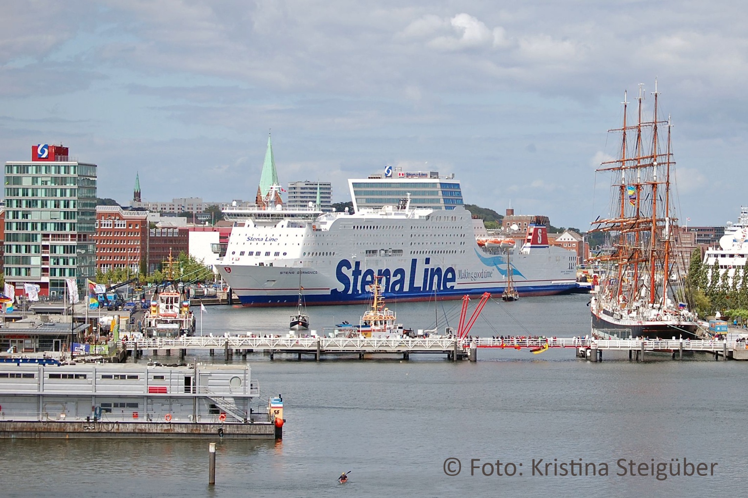Kieler Hafen mit Schiff der Stena Line